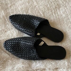 Universal Thread Black Woven Mules